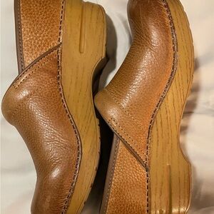 Tan Leather Dansko-Women’s sz 39
